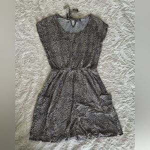 Leopard print dress with pockets